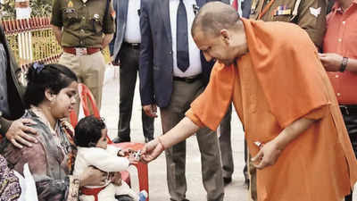 CM Yogi Adityanath Prioritizes Needy Citizens Access to Welfare Schemes
